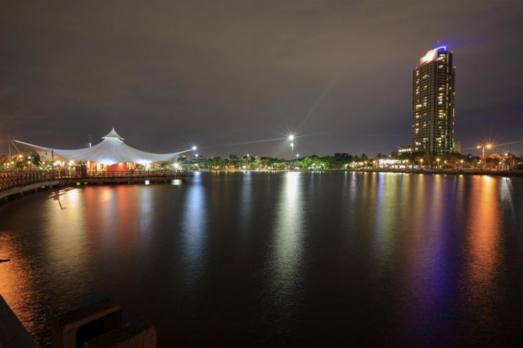 California Hotel Jakarta Eksteriør bilde