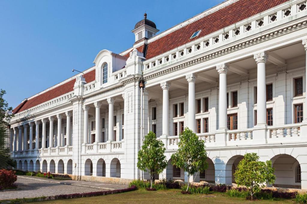 California Hotel Jakarta Eksteriør bilde