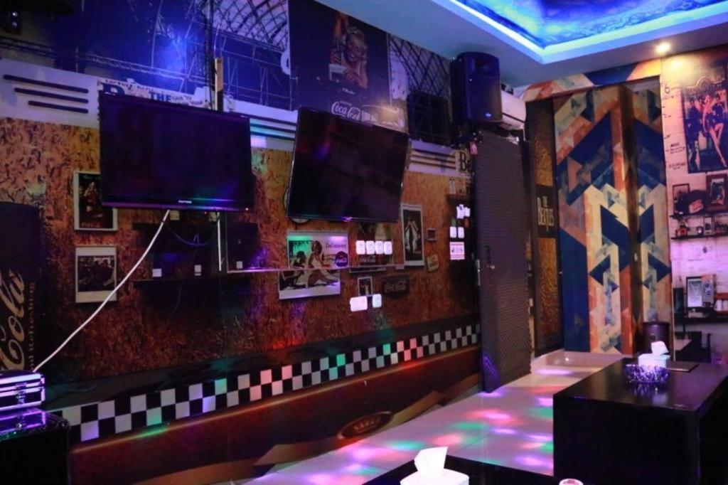 California Hotel Jakarta Eksteriør bilde