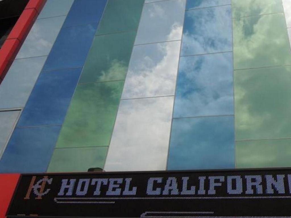 California Hotel Jakarta Eksteriør bilde
