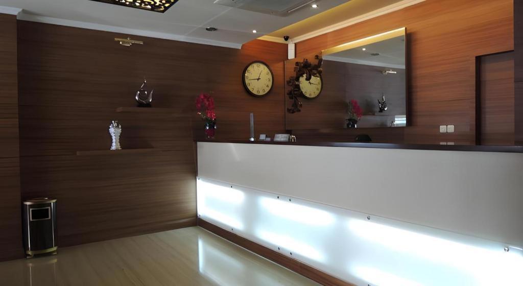 California Hotel Jakarta Eksteriør bilde