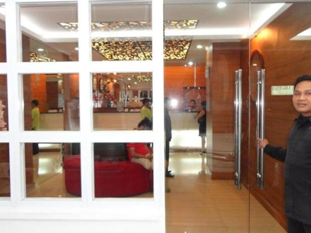 California Hotel Jakarta Eksteriør bilde