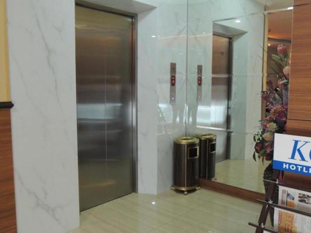 California Hotel Jakarta Eksteriør bilde