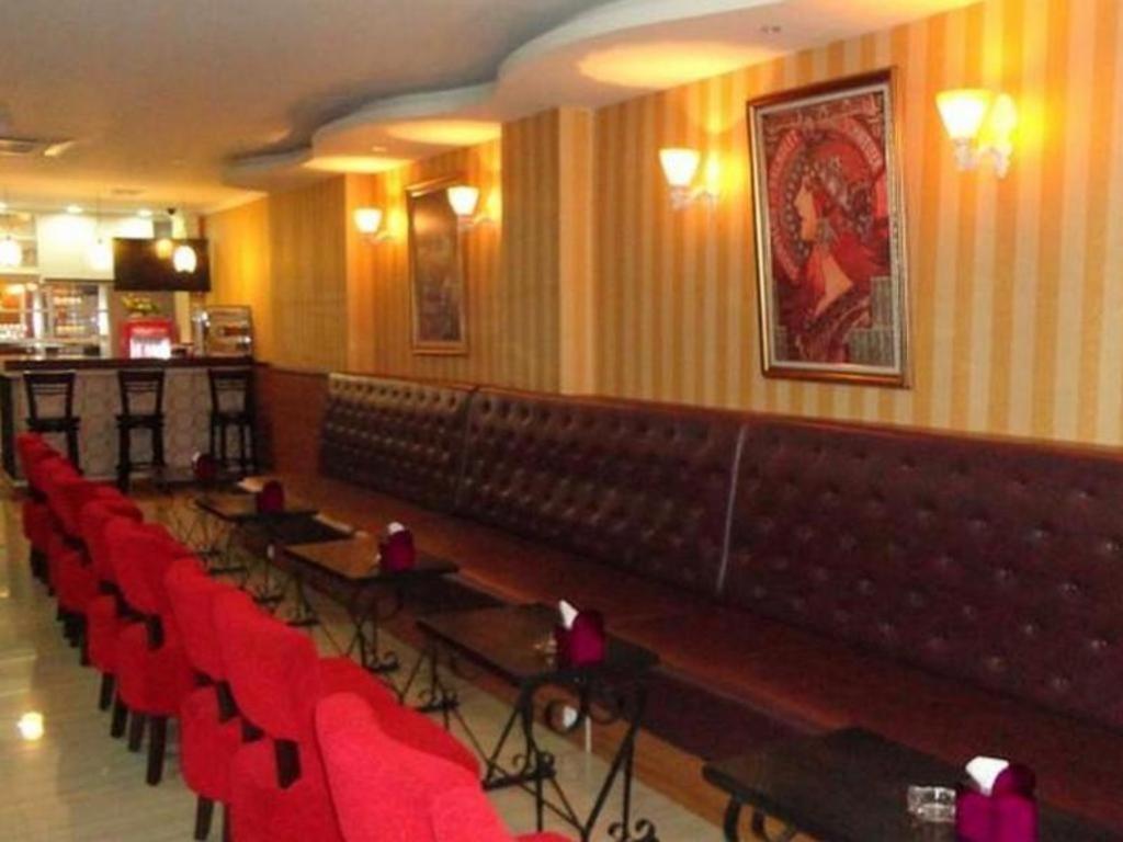 California Hotel Jakarta Eksteriør bilde