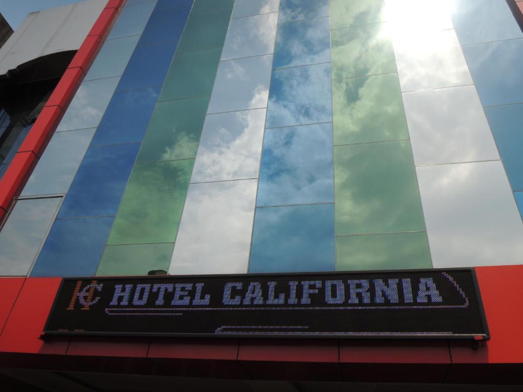 California Hotel Jakarta Eksteriør bilde