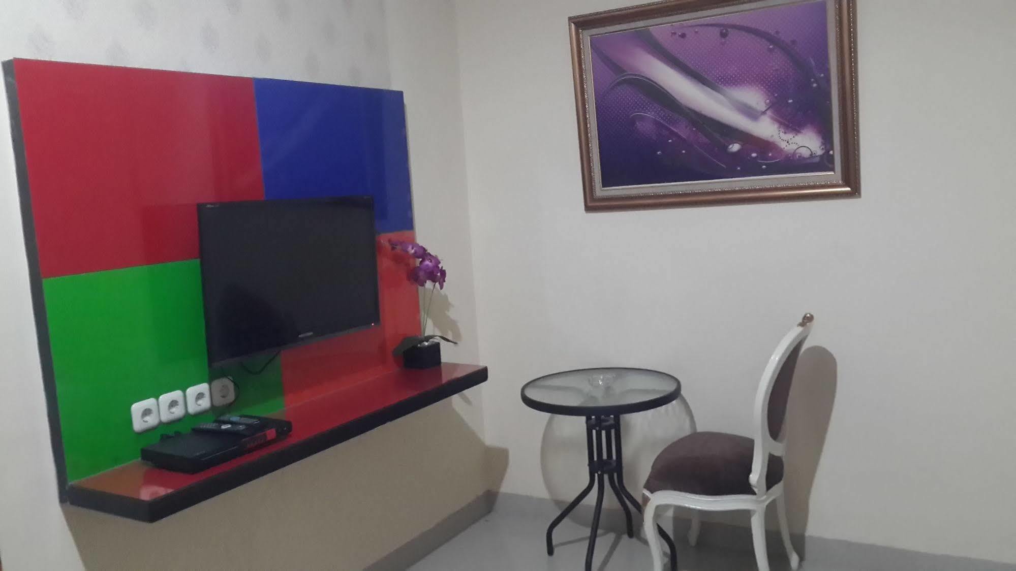 California Hotel Jakarta Eksteriør bilde