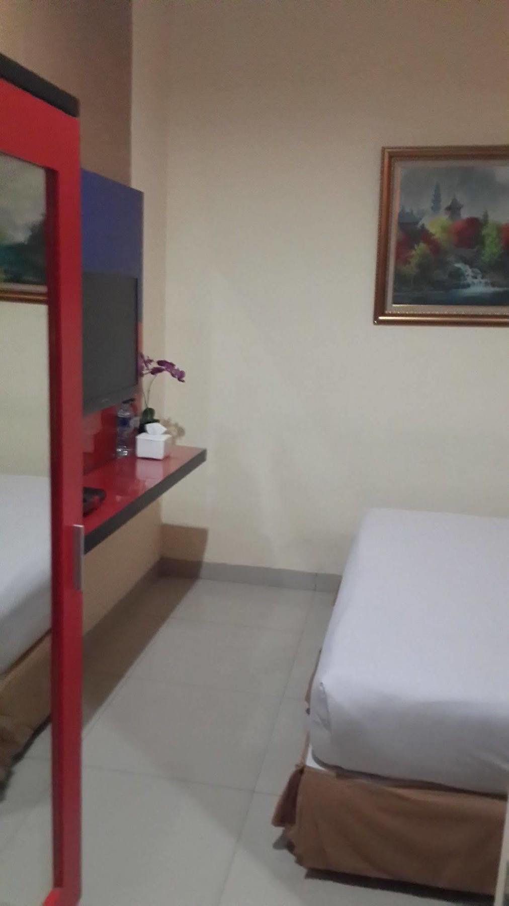 California Hotel Jakarta Eksteriør bilde