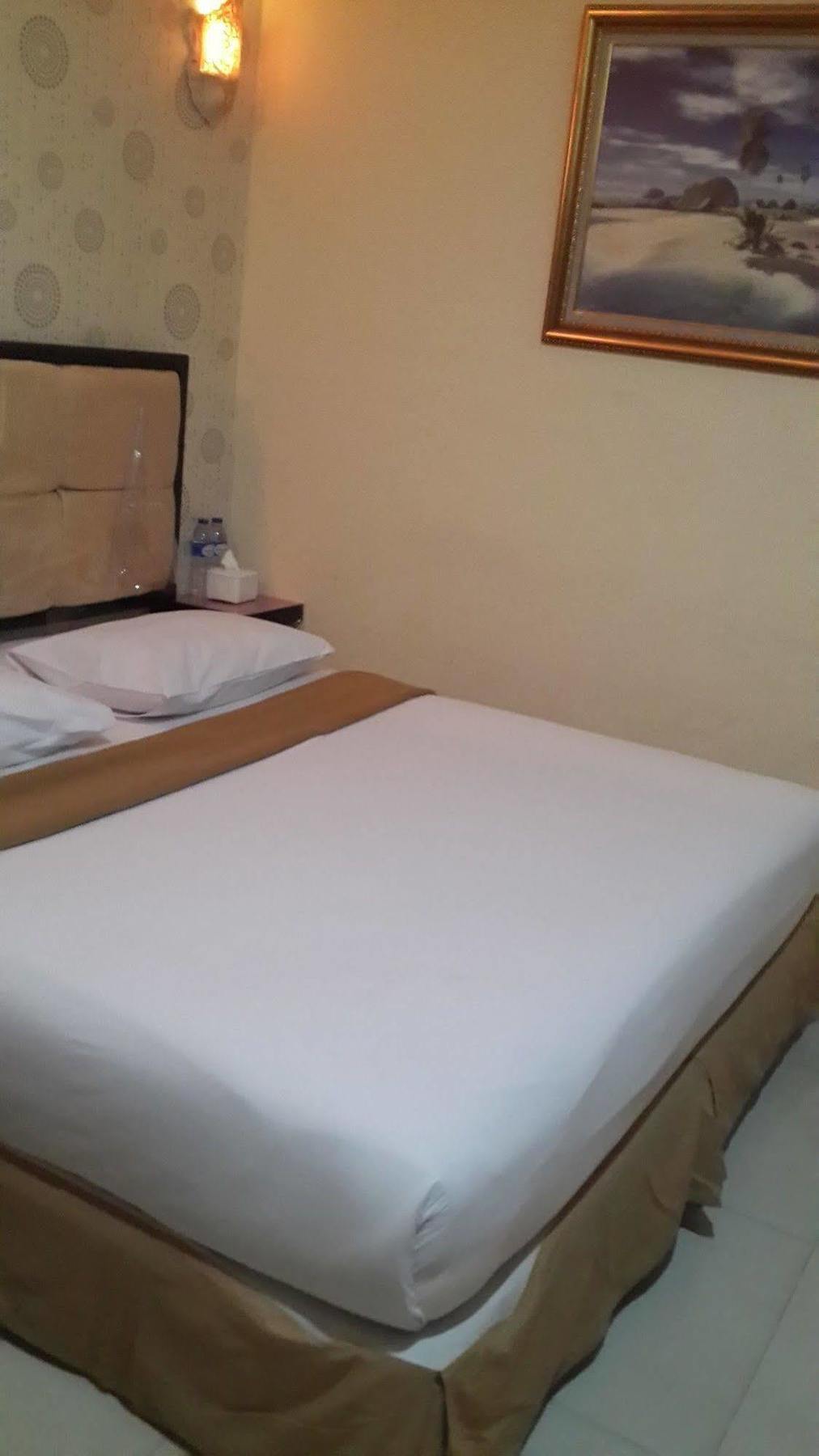 California Hotel Jakarta Eksteriør bilde