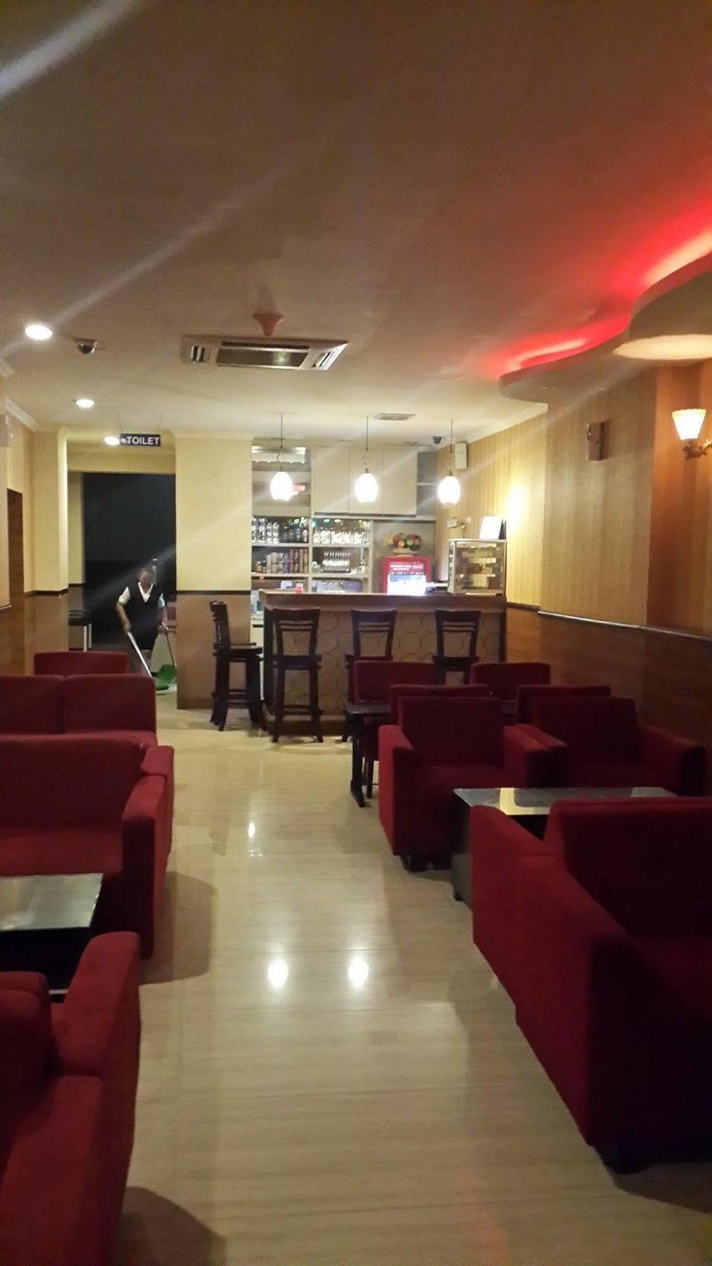 California Hotel Jakarta Eksteriør bilde