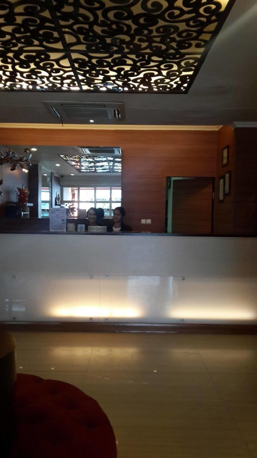 California Hotel Jakarta Eksteriør bilde