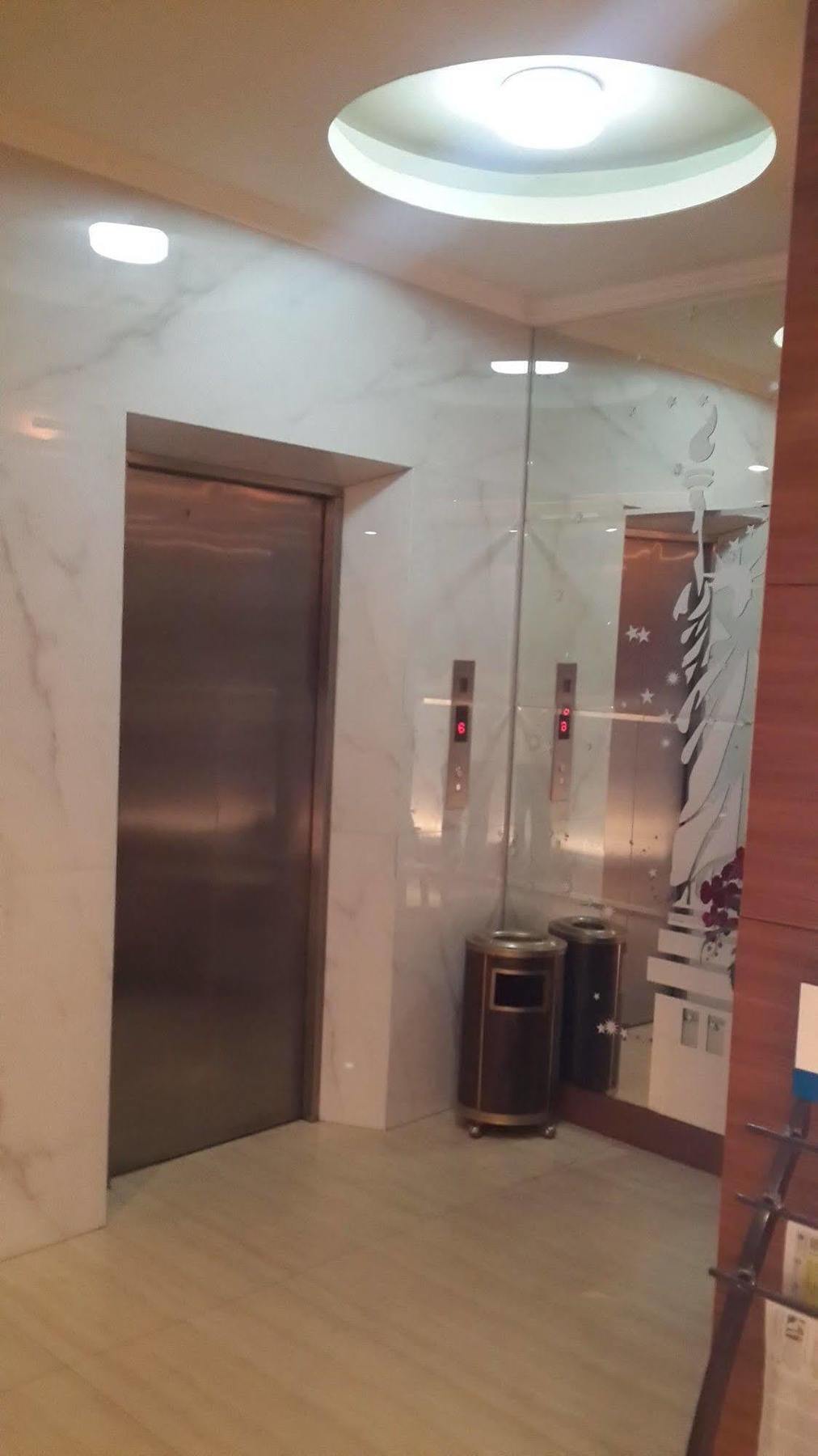 California Hotel Jakarta Eksteriør bilde